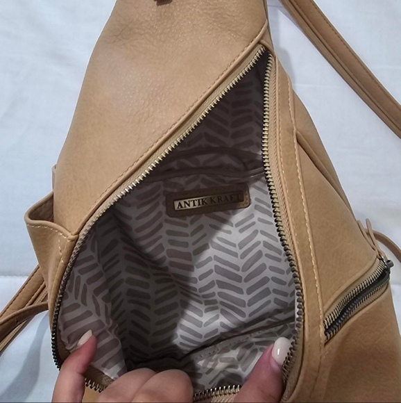 Backpack style - Picture 3 of 3